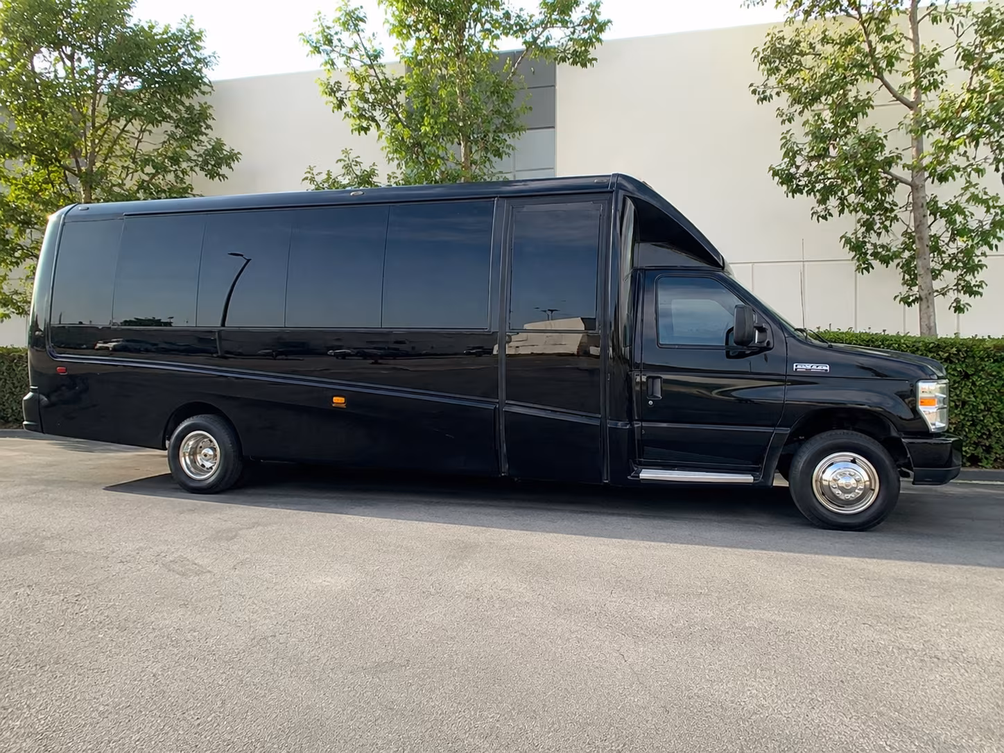 bus rentals for bands performers and touring groups in newport news