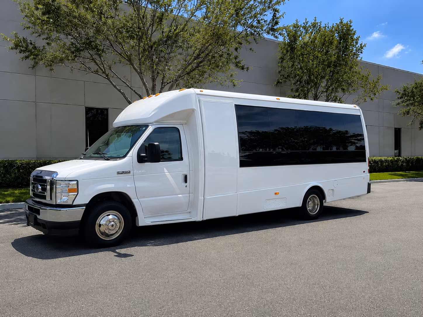 employee shuttle buses for companies along the jefferson avenue corridor