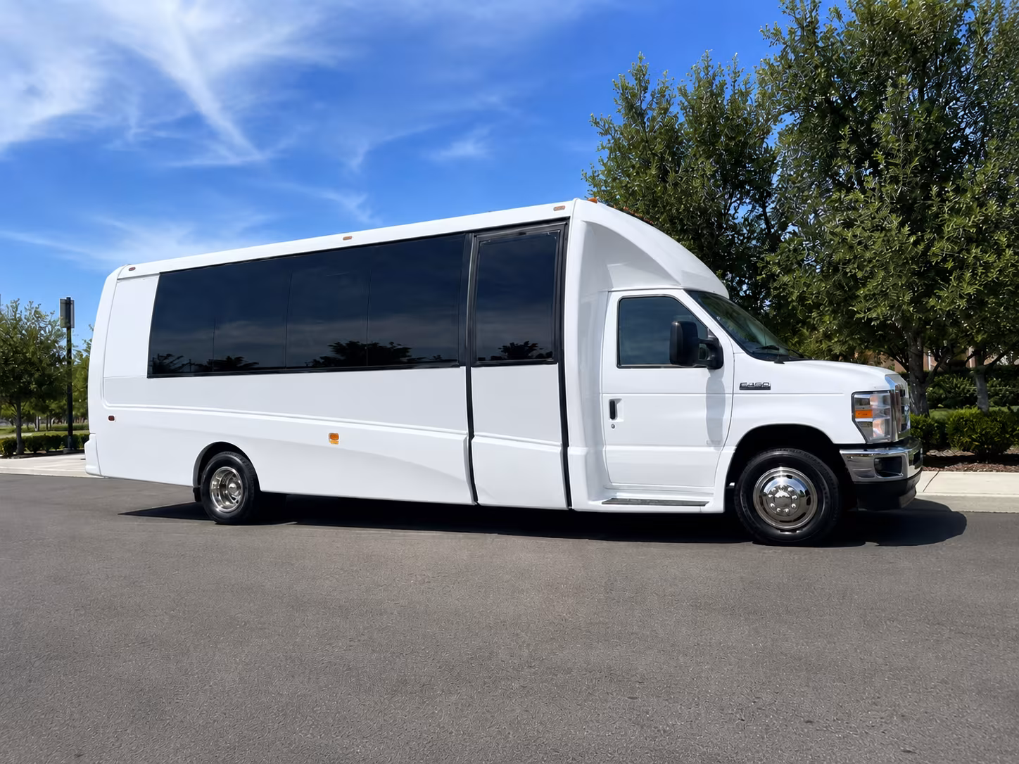minibus wine tours through yorktown hampton and the surrounding area