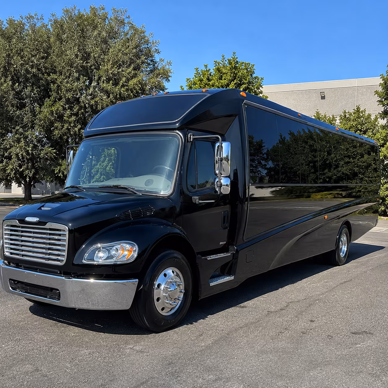newport news 15 passenger minibus