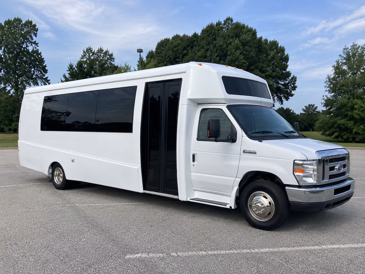 newport news 18 passenger party bus