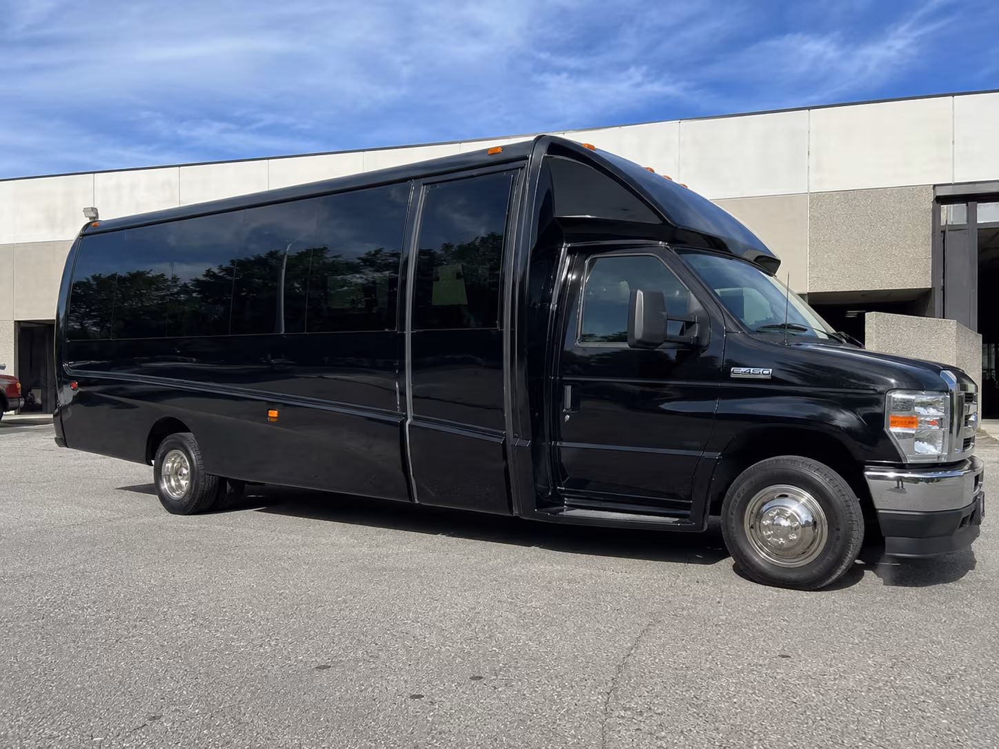 newport news buses for volunteer and community outreach groups