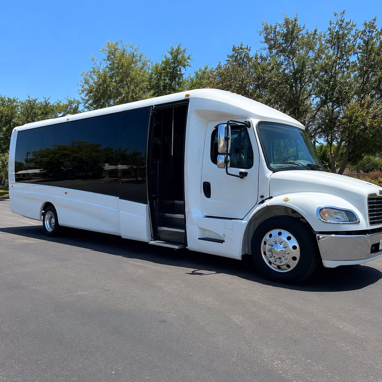 school field trip and group tour buses in newport news
